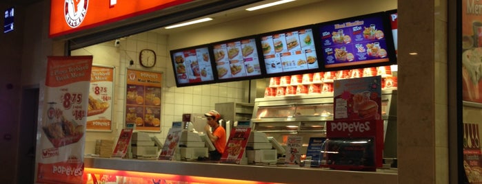 Popeyes Louisiana Kitchen is one of Mehmetさんのお気に入りスポット.