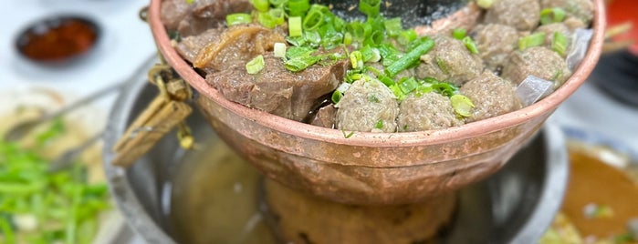 恩德元餃子館 is one of Taichung food.