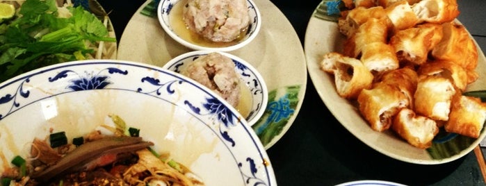 Nam Vang Restaurant is one of Posti che sono piaciuti a Cuong.
