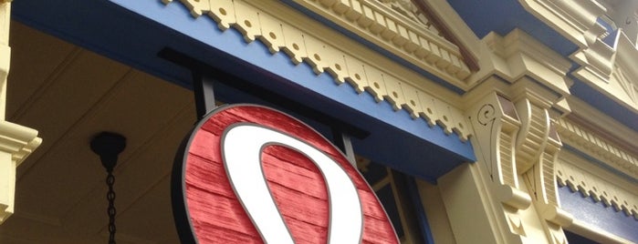 lululemon athletica is one of Joel’s Liked Places.