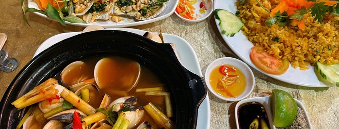 Nhà Hàng Biển Dương is one of Visit Eat Stay @ HCMC.