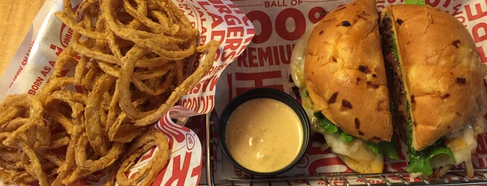 Smashburger is one of Alan’s Liked Places.