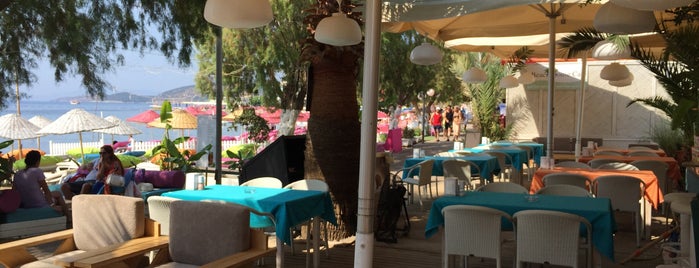 The Beach House Cafe is one of Locais curtidos por Dilhan.