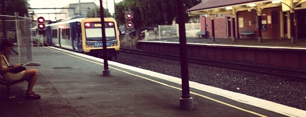 Clifton Hill Station is one of Posti che sono piaciuti a Mike.