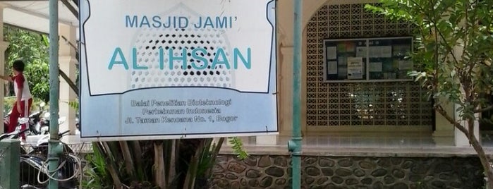 Masjid Jami' AL IHSAN is one of สถานที่ที่ Iyan ถูกใจ.