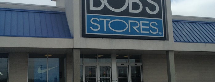 Bob's Stores is one of Orte, die Andrea gefallen.