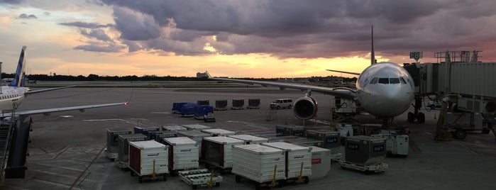 Aeroporto Internacional de Fort Lauderdale-Hollywood (FLL) is one of Miami - South Beach 2015.