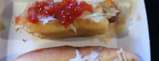 Coffee Pot / Nathan's Famous Hot Dogs is one of Posti che sono piaciuti a Zoe.