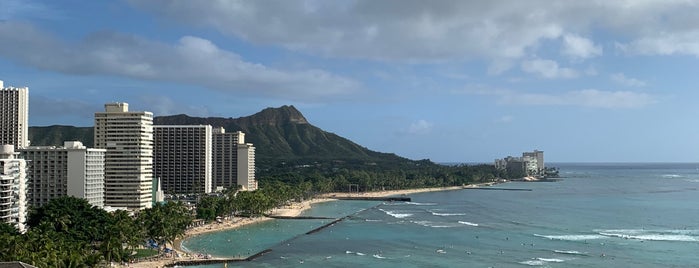 Moana Surfrider, A Westin Resort & Spa, Waikiki Beach is one of Leo : понравившиеся места.