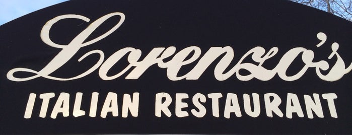 Lorenzo's Restaurant & Bar is one of Tempat yang Disimpan Lizzie.