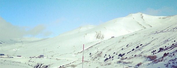 Estación de Esquí y Montaña Alto Campoo is one of Estaciones esquí en la Peninsula Ibérica.