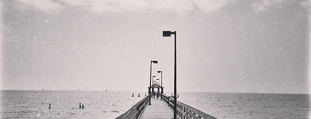 Biloxi Lighthouse Pier is one of Lizzieさんのお気に入りスポット.