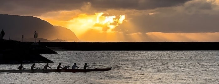 Hale'iwa Beach Park is one of Hawaii surf.