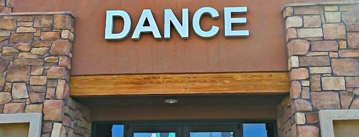 Artistic Motion Dance is one of สถานที่ที่ Jason ถูกใจ.