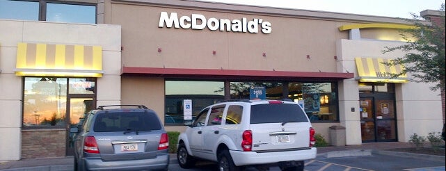 McDonald's is one of Orte, die Cheearra gefallen.