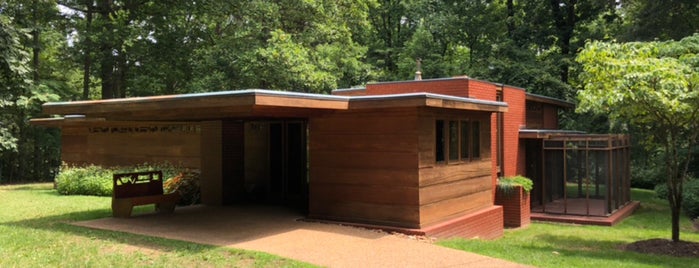 Frank Lloyd Wright’s Pope-Leighey House is one of Lieux qui ont plu à Aaron.
