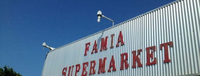 Famia Supermarket is one of My Aruba Spots.