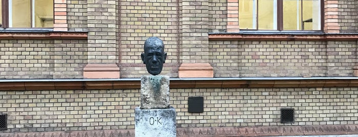 O. K.  Oscar Kokoshka is one of Tempat yang Disukai Karl.
