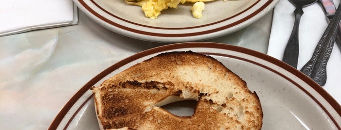 Donut Gallery Diner is one of Lugares favoritos de Aristides.