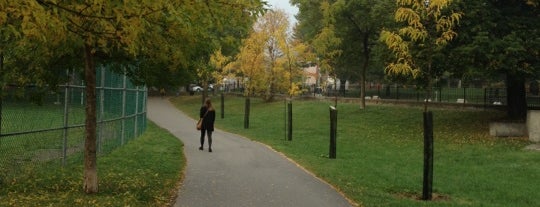 Parc Raymond-Préfontaine is one of Lugares favoritos de Stéphan.