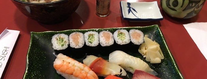 Miko Sushi is one of สถานที่ที่ Dan ถูกใจ.