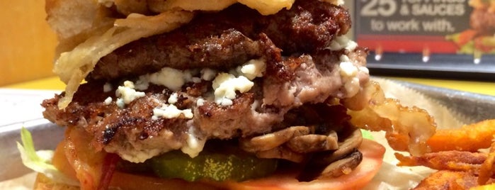 MOOYAH Burgers, Fries & Shakes is one of Posti che sono piaciuti a ScottySauce.