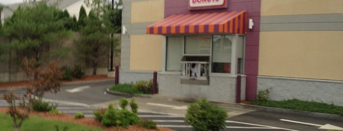 Dunkin' is one of Lugares favoritos de Phil.
