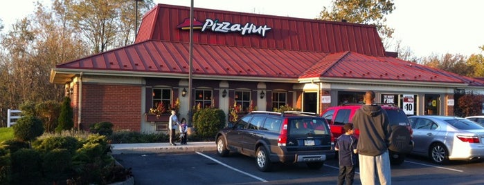 Pizza Hut is one of Lugares favoritos de Randy.