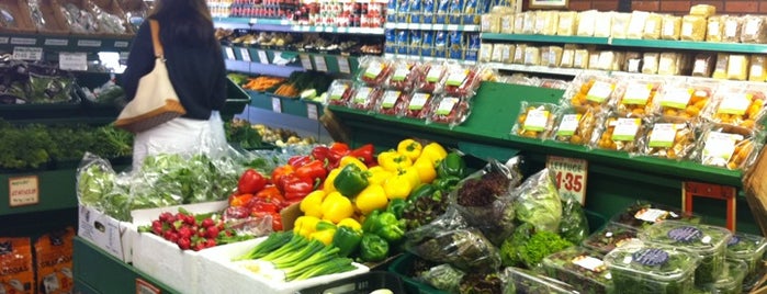 Broadway Fruiterers is one of Crouch end food.