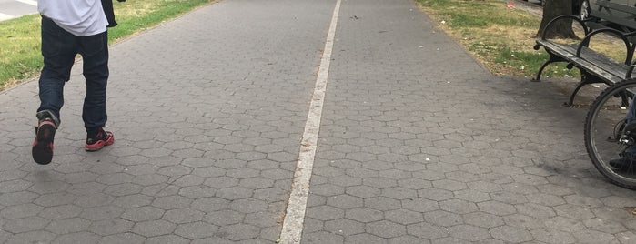 Eastern Parkway & Troy Avenue is one of gee'nin Beğendiği Mekanlar.