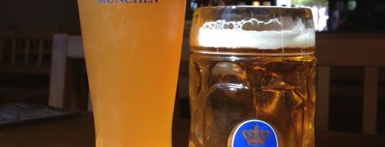 Hofbräu Beer Garden is one of Robbieさんのお気に入りスポット.