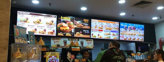 Burger King is one of Locais curtidos por Febrina.