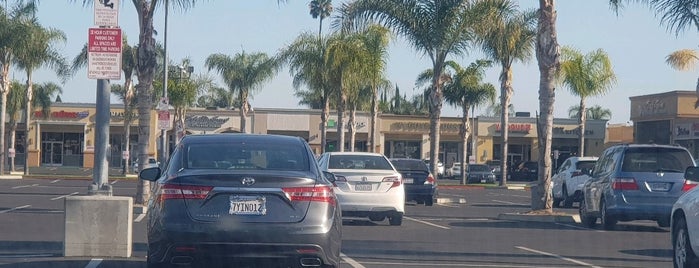 Fountain Valley Town Center is one of Ryanさんのお気に入りスポット.
