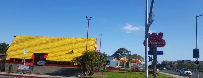 Wienerschnitzel - Huntington Beach is one of สถานที่ที่ Marsha ถูกใจ.