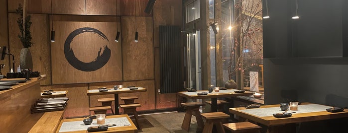 Enzo Sushi Bar is one of Locais curtidos por Willy W.