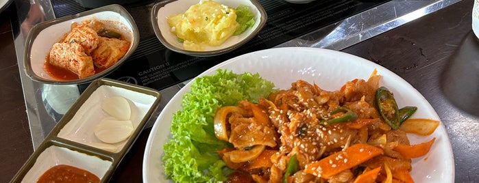 Shik Gaek Korean Family Restaurant 食客 is one of JB.