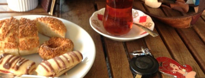 Altin Burçak Pasta&Cafe is one of Posti che sono piaciuti a k&k.