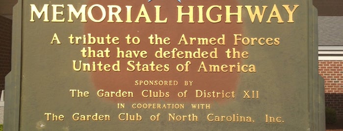 North Carolina Welcome Center is one of Borders.