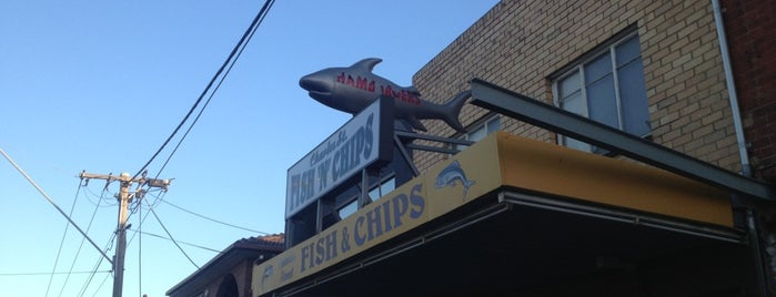 Charles St Fish & Chips is one of Lieux qui ont plu à James.