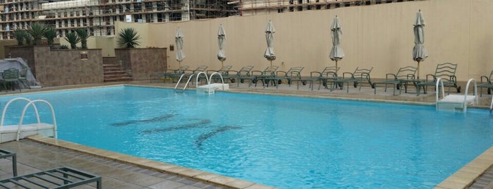 Swimming Pool @ Mercure Grand Hotel is one of Orte, die Karol gefallen.