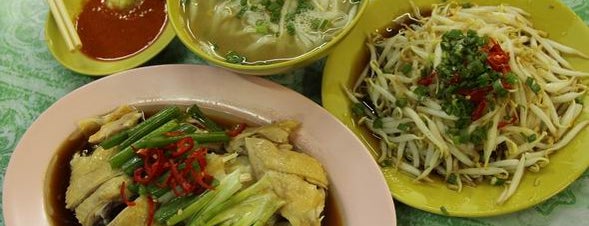 Buntong Taugeh Ayam is one of Axian Food Adventures 阿贤贪吃路线.