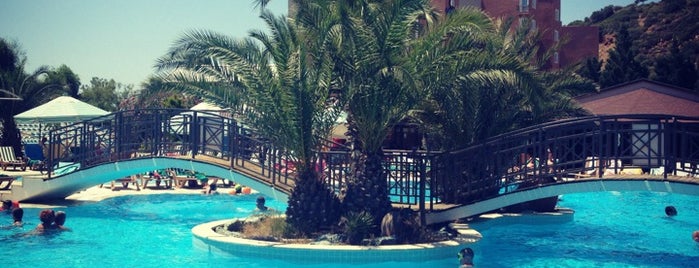 Club Yalı Hotels & Resort is one of Tempat yang Disukai Peter.