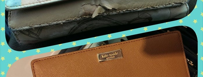 kate spade new york outlet is one of Locais curtidos por Rusty.