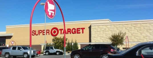 Target is one of Tempat yang Disukai Janine.
