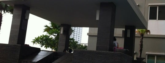 Apartement Thamrin Residences tower B (Pool Side 5th floor) is one of Locais curtidos por Pinky.