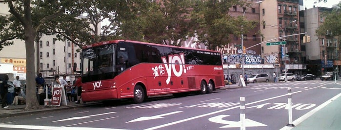 Yo! Bus - Pike St & E Broadway is one of Benjaminさんのお気に入りスポット.