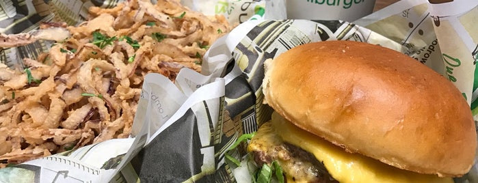 Wahlburgers is one of Las Vegas Restaurants Need to Try.