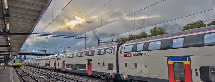 Bahnhof Interlaken Ost is one of Lugares favoritos de Amit.