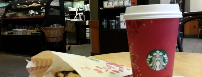 Starbucks is one of Locais salvos de Julian.