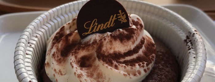 Lindt Chocolat Café is one of よく行くところ.